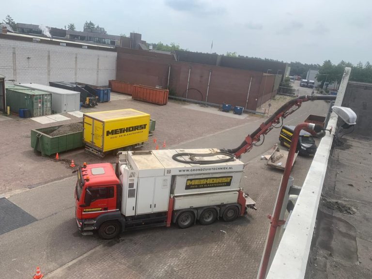 6200m2 dakgrind zuigen in Eerbeek