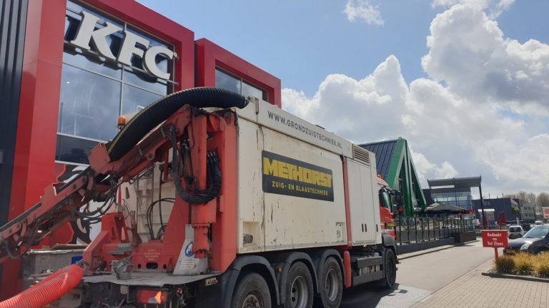 Ernstig vervuilde kruipruimte opschonen KFC