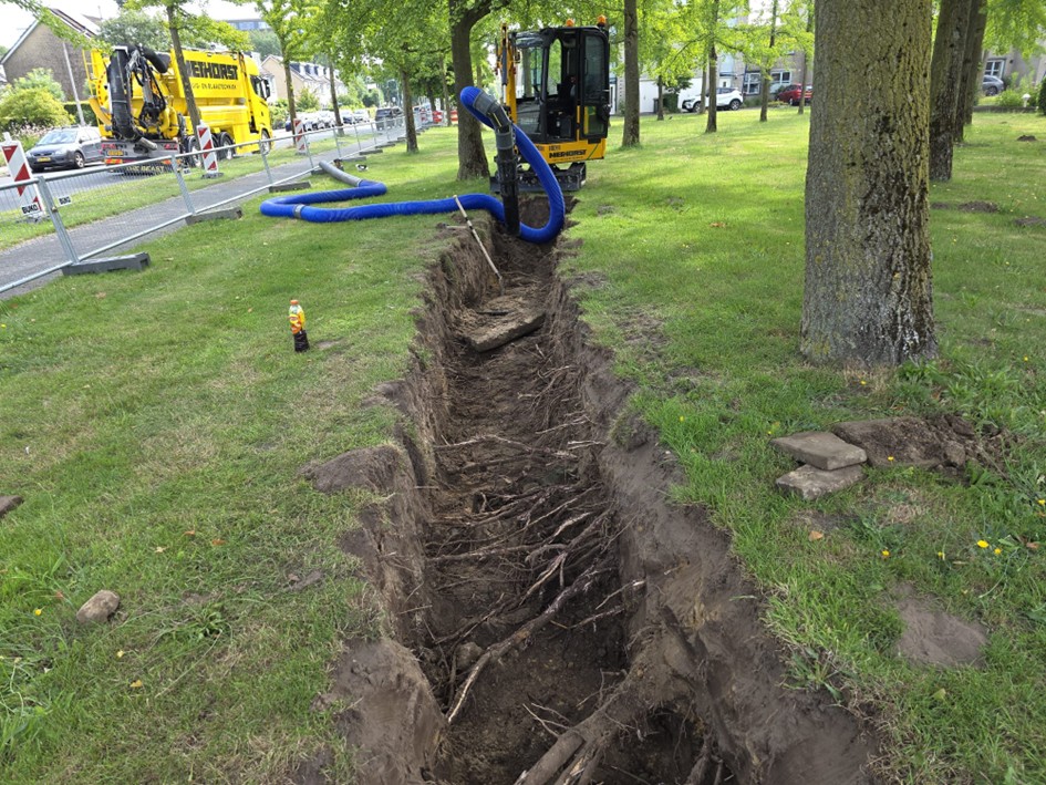 http://Inzet%20elektrische%20minigraver%20bij%20vrijmaken%20tracé