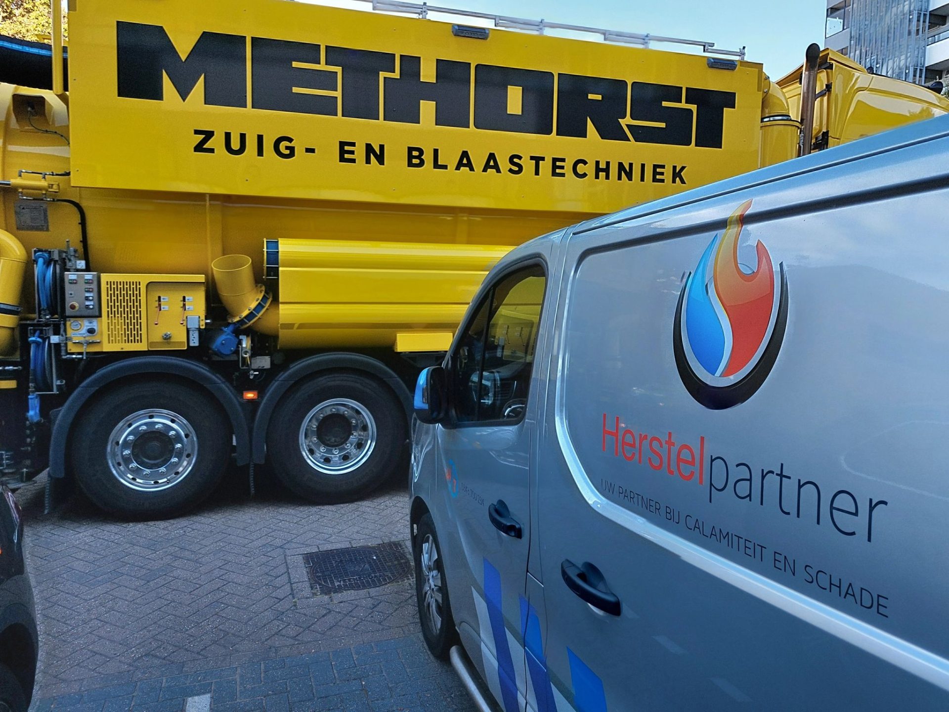 http://Methorst%20Zuig-%20en%20Blaastechniek%20zuigt%20kruipruimte%20leeg%20na%20watercalamiteit%20in%20Veenendaal
