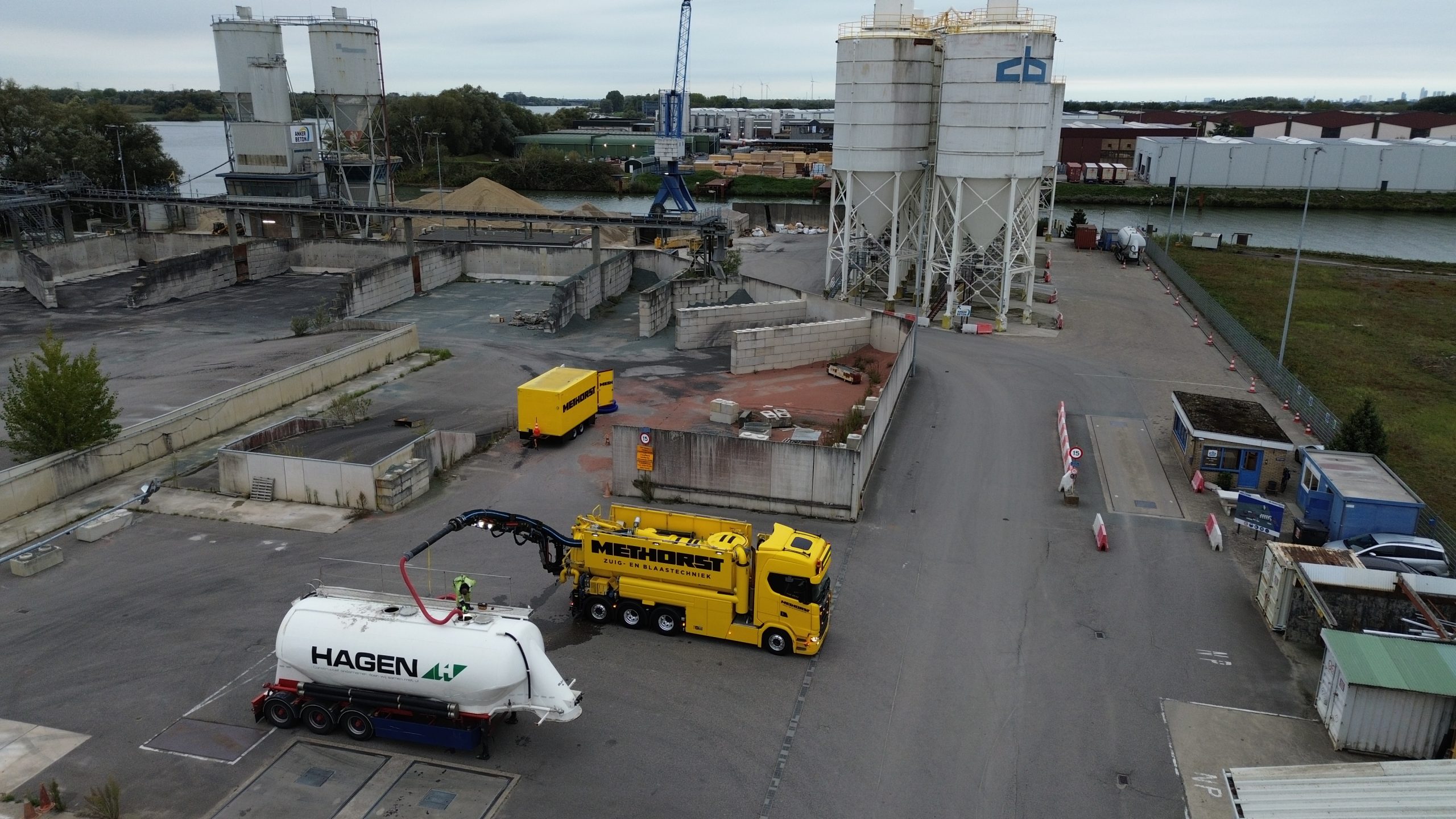 cementpoeder zuigen en blazen