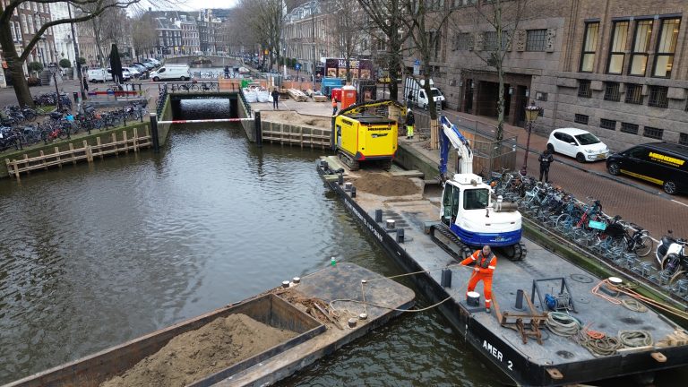 Vrijzuigen Kademuren in Amsterdam