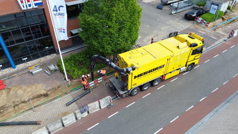 Boomwortels en kabels vrijzuigen in Barneveld
