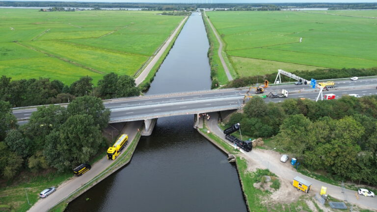 Zandblazen bij de Hardenbergerbrug A28